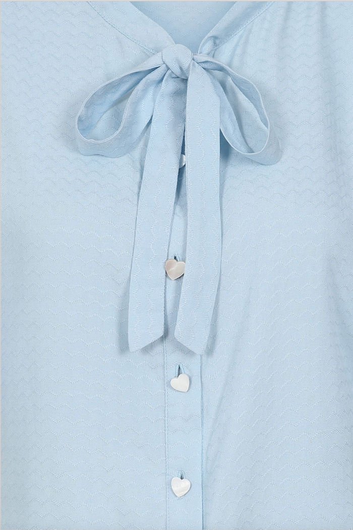 Bluse May Wave mit Flügelärmel in Hellblau