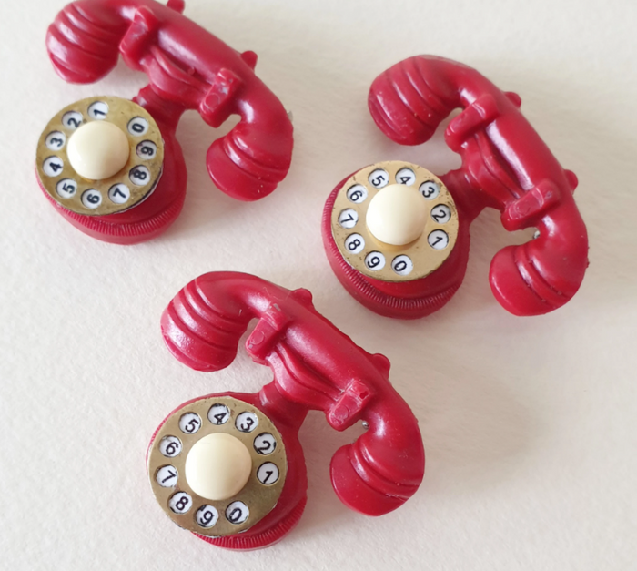 Brosche Telefon, Rot oder Blau