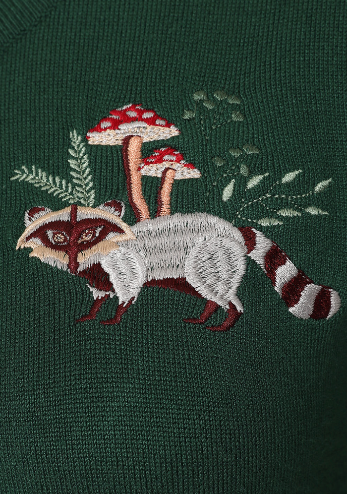 Cardigan Woodland Mushroom mit Waschbär-Pilz-Stickerrei, Flaschengrün