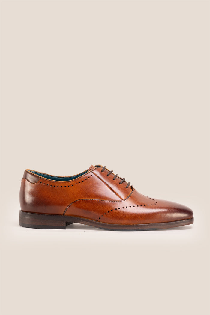 Dean Oxford shoe with five eyelets suitable for formal and casual occasions comfortable sole | Oswin Hyde