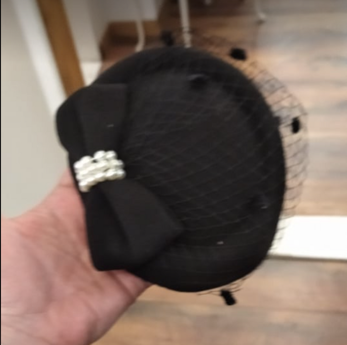 Fascinator Marilyn, senf, rot oder schwarz