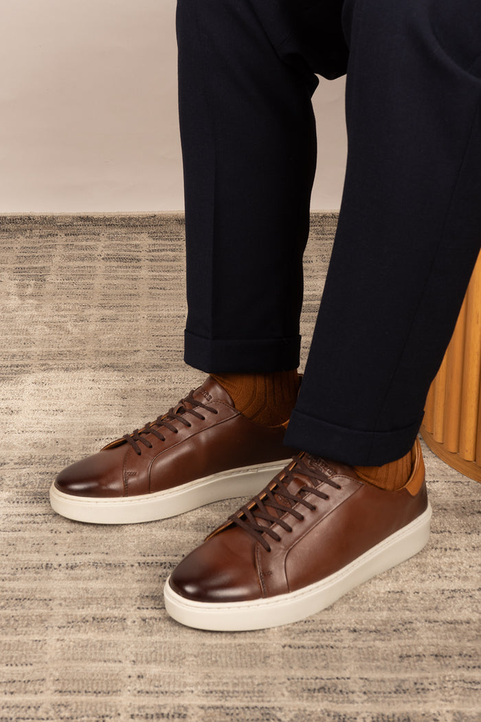 Harris Brown Derby sneakers for men crafted in premium brown leather with lace-up design and comfortable sneaker sole. Stylish men’s leather shoes for daily wear.