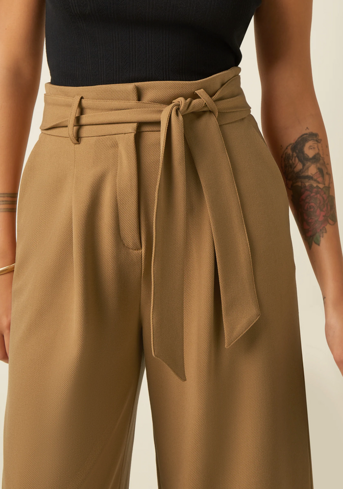 High-Waist Hose mit Bindegürtel, Ava Pants Tuillerie, Camel