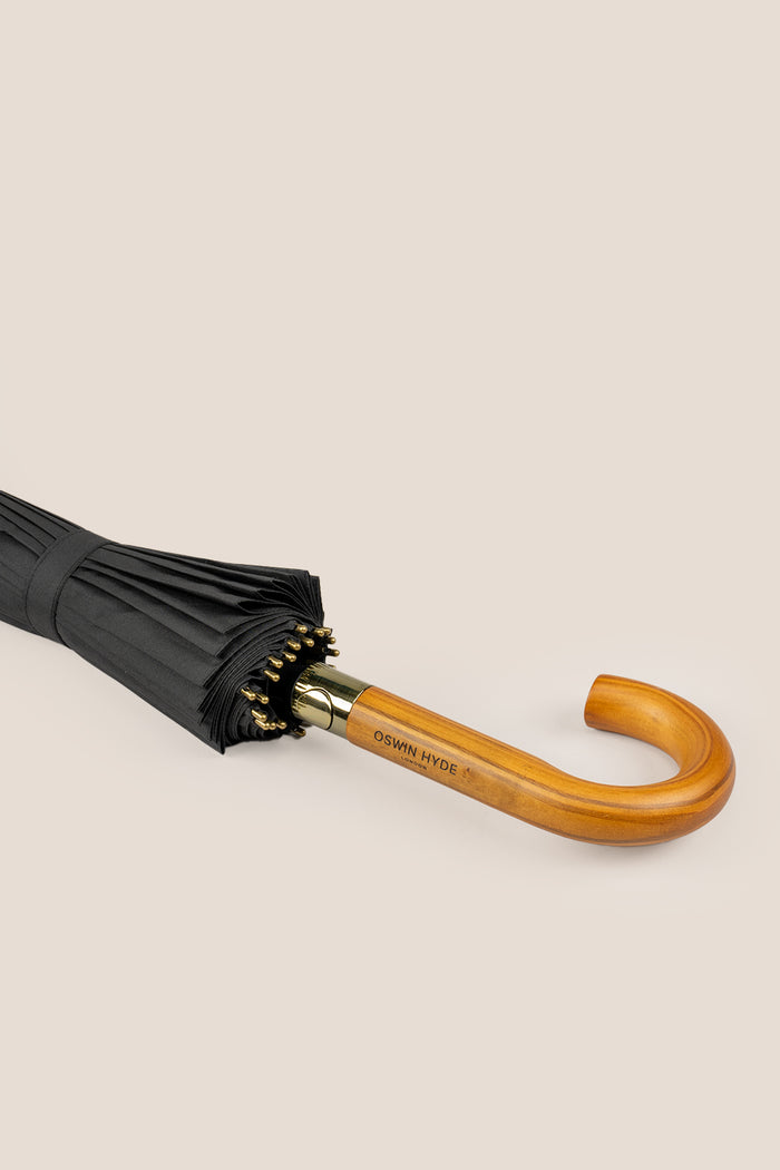 Joseph Black men’s windproof umbrella featuring a wooden J-handle, combining classic elegance and reliable durability for all-weather protection.