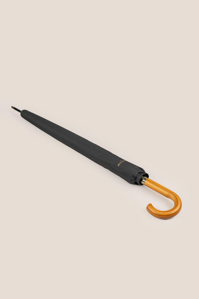 Joseph Black men’s windproof umbrella featuring a wooden J-handle, combining classic elegance and reliable durability for all-weather protection.