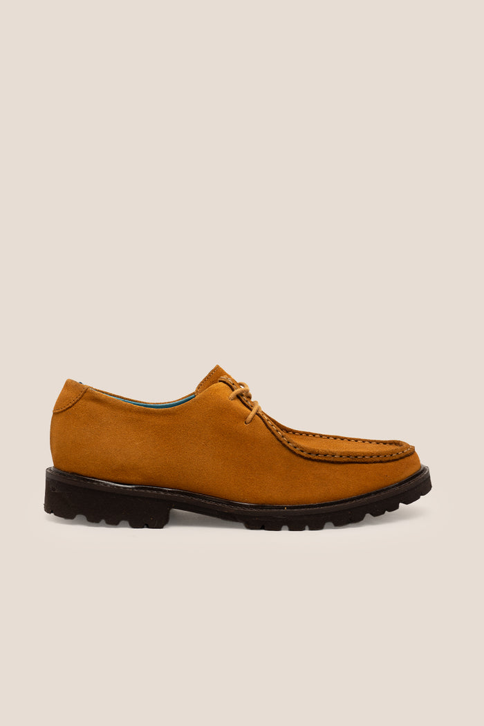 Men’s Joshua tobacco suede Wallabee shoes with moccasin stitching, natural crepe sole and relaxed smart-casual design.