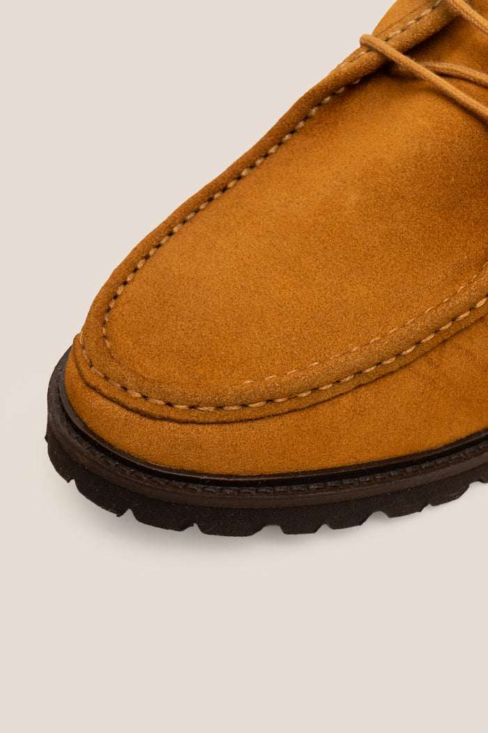 Men’s Joshua tobacco suede Wallabee shoes with moccasin stitching, natural crepe sole and relaxed smart-casual design.