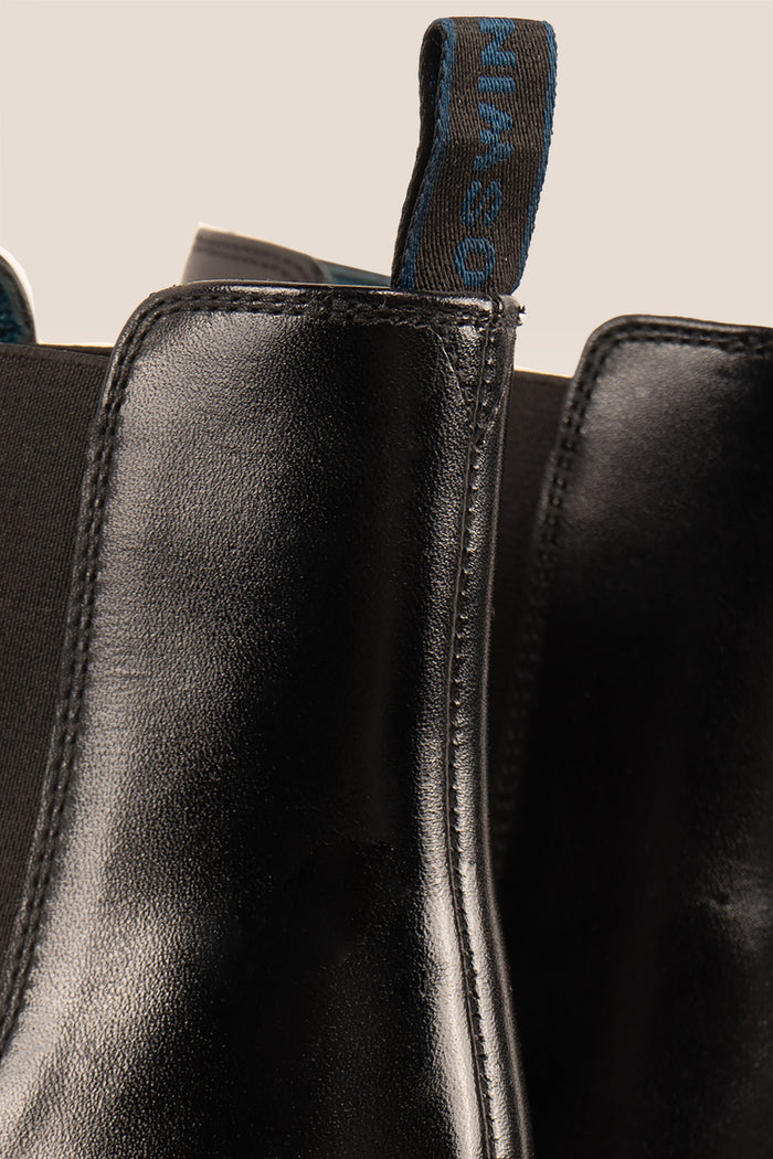 Michael Black Chelsea boots for men crafted in premium leather, designed for modern sophistication, comfort, and versatile casual or smart wear.