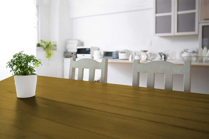 Retique It wood finish kit with Old Oak top coat, glossy smooth finish on a wooden tabletop surface.