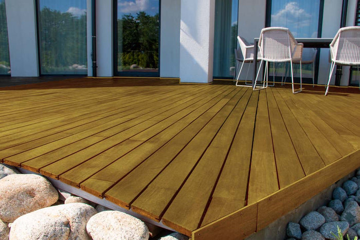 Retique It Multi-purpose Smooth Finish Kit (Large) in Old Oak for exterior wood, featuring a matte top coat on decking.