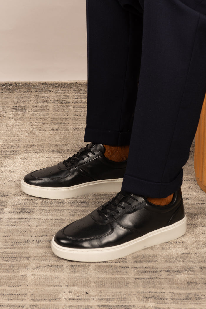 Scout black leather derby sneakers for men, blending classic derby style with sneaker comfort for everyday wear.