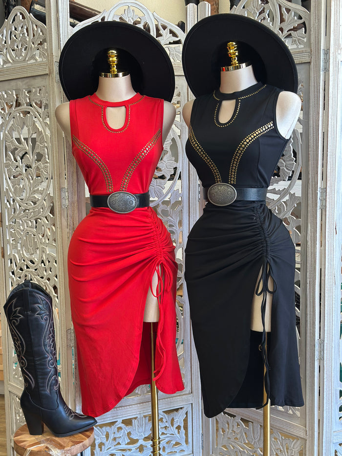 Studded Oval Neck Ruched Dress- Stretchy súper estrés