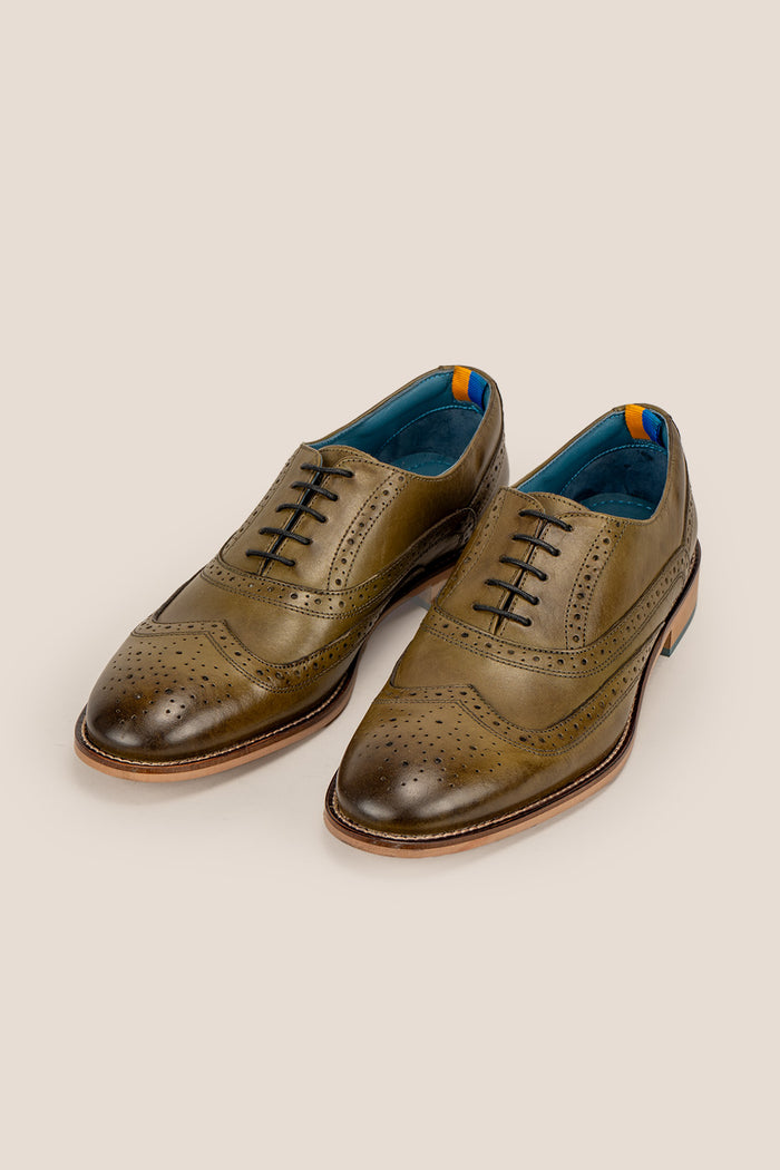 Winston men’s Oxford brogue shoes in green leather with wingtip detail, perforated accents, and a classic lace-up silhouette—crafted for formal distinction.